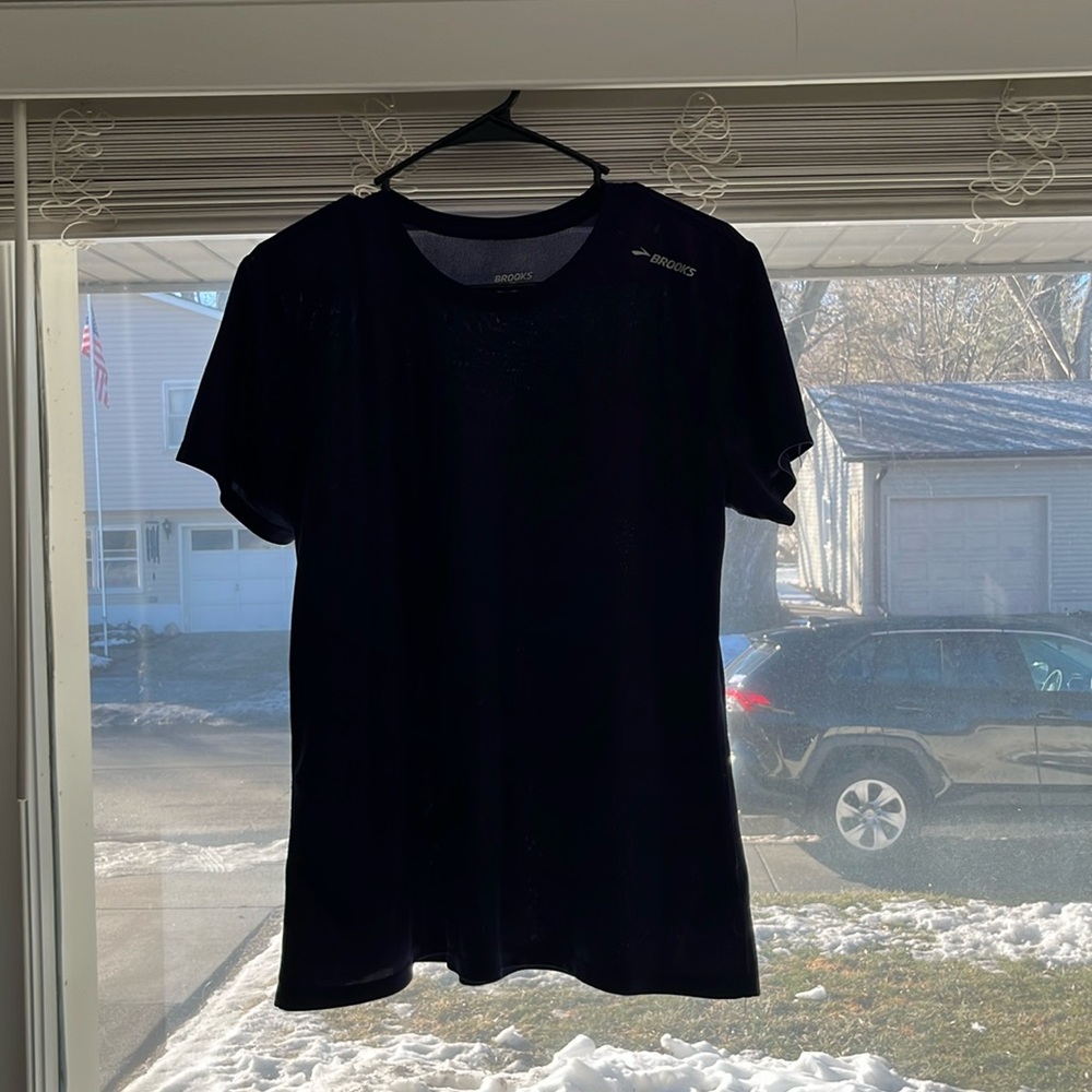 Brooks XL Navy Blue mesh t shirt